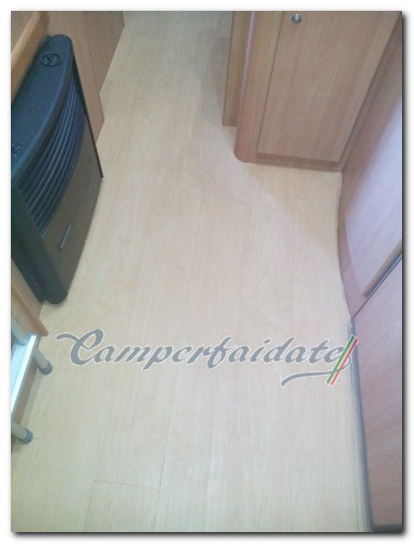 sostituzione-pavimento-cellula-06-camperfaidate
