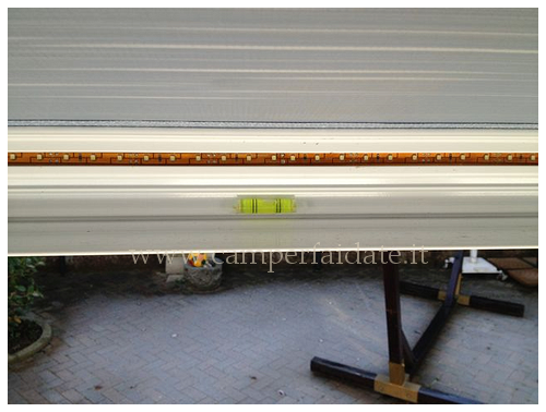 led-sul-tendalino-2-camperfaidate.it