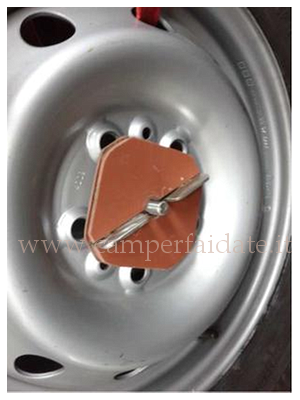 supporto-ruota-di-scorta-10-camperfaidate.it