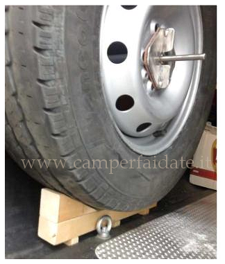 supporto-ruota-di-scorta-8-camperfaidate.it