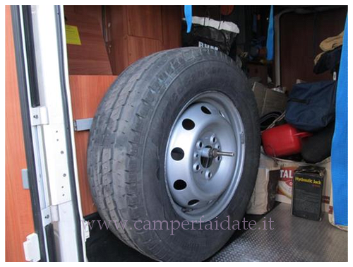 supporto-ruota-di-scorta-7-camperfaidate.it