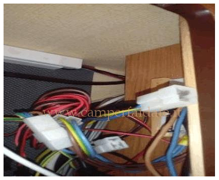 accensione-inverter-da-lontabo-3-camperfaidate.it