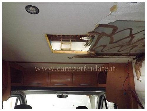 infiltrazione-dal-tetto-5-camperfaidate.it