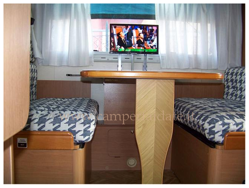 porta-tv-a-scomparsa-15-camperfaidate.it