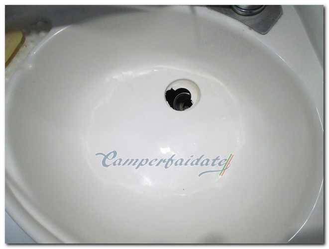riparazione-piletta-lavandinoi-03-camperfaidate