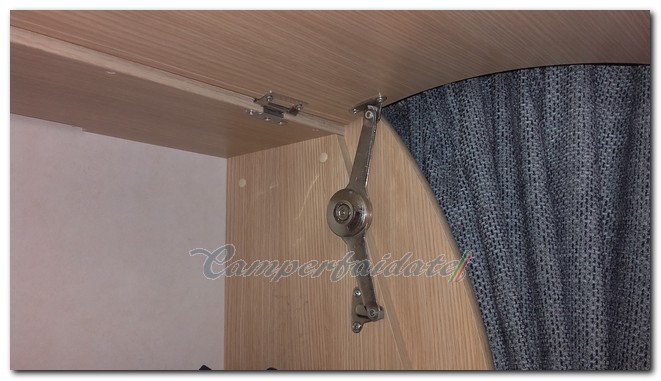 pistoni apertura ante camper01