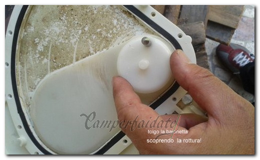 Riparazione tenuta acqua wc-3camperfaidate