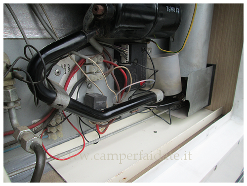 pulizia-bruciatore-e-camin-frigo 193-camperfaidate.it